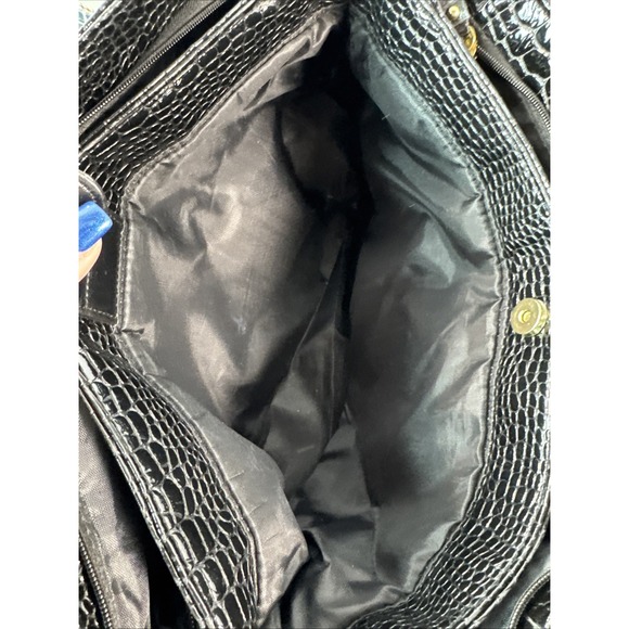 Bueno Women's Crocodile Embossed Black Patent Faux Leather Shoulder Bag - Picture 5 of 5